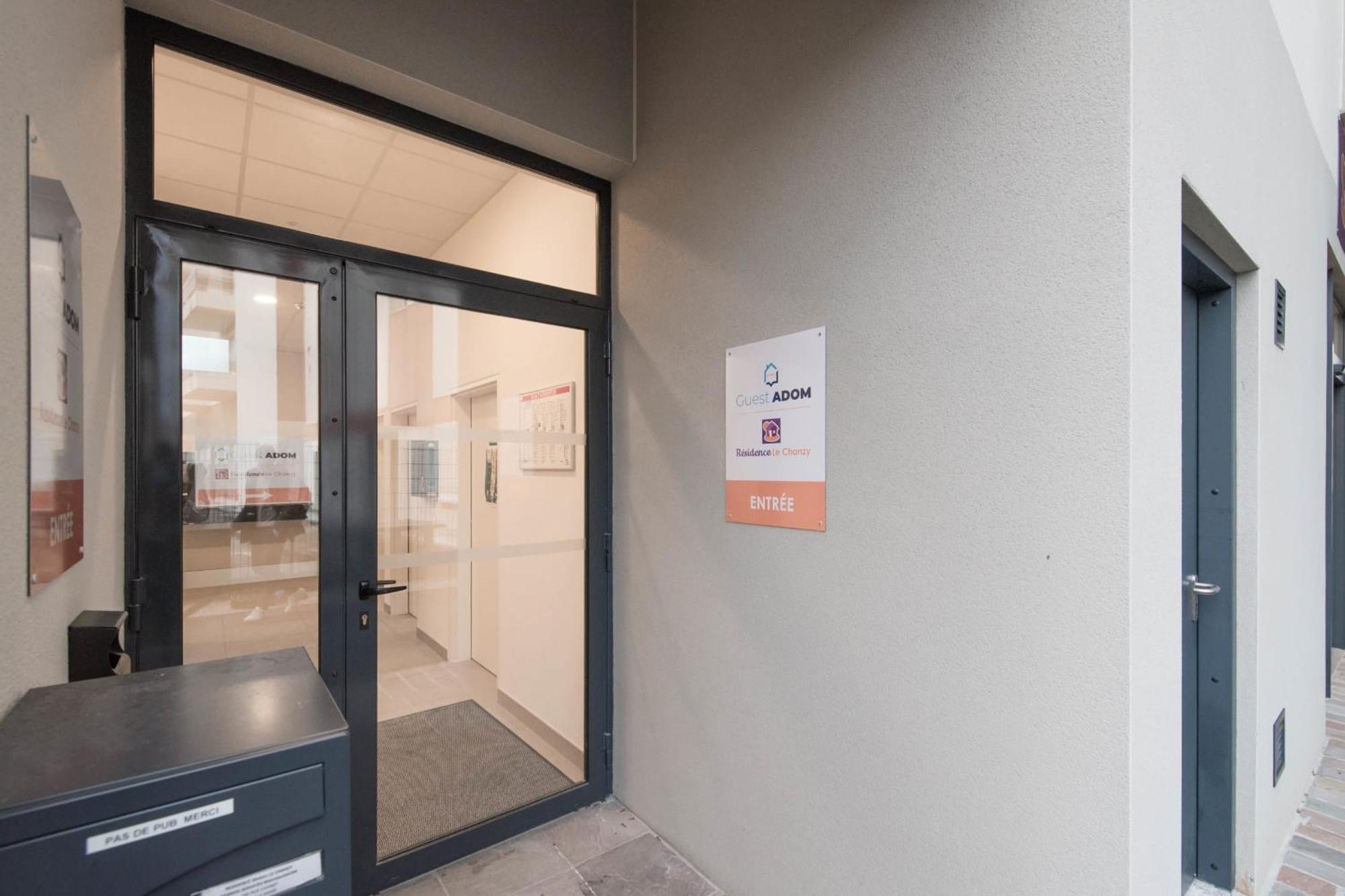 MELANIE - Appartement proche gare, arrivée 24 24 Le Mans Exterior foto